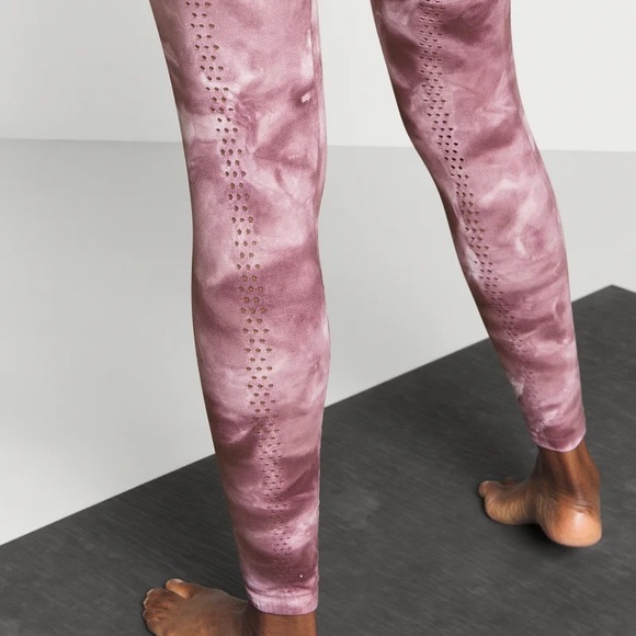 Free People Movement Good Karma tie-dye leggings - Picture 4 of 15